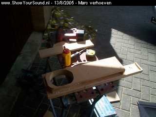 showyoursound.nl - Golf 2 GTI - marc verhoeven - SyS_2005_8_13_2_1_8.jpg - hier het maken van de deurbakken die in de plaats zullen gaan komen van de standaart bakken/PP2 keer 22 mm mdf en 1 keer 10 mm dus een totale dikte van 54 m mdf waar het bas speakertje in gemonteerd gaat worden